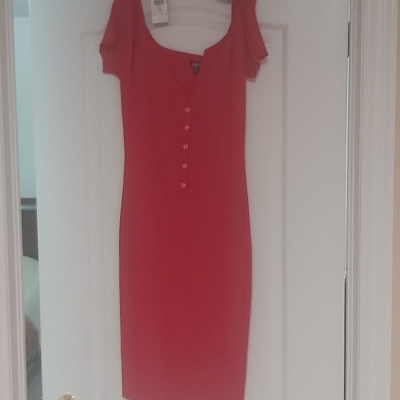 Dresses - Picture 2 of 5